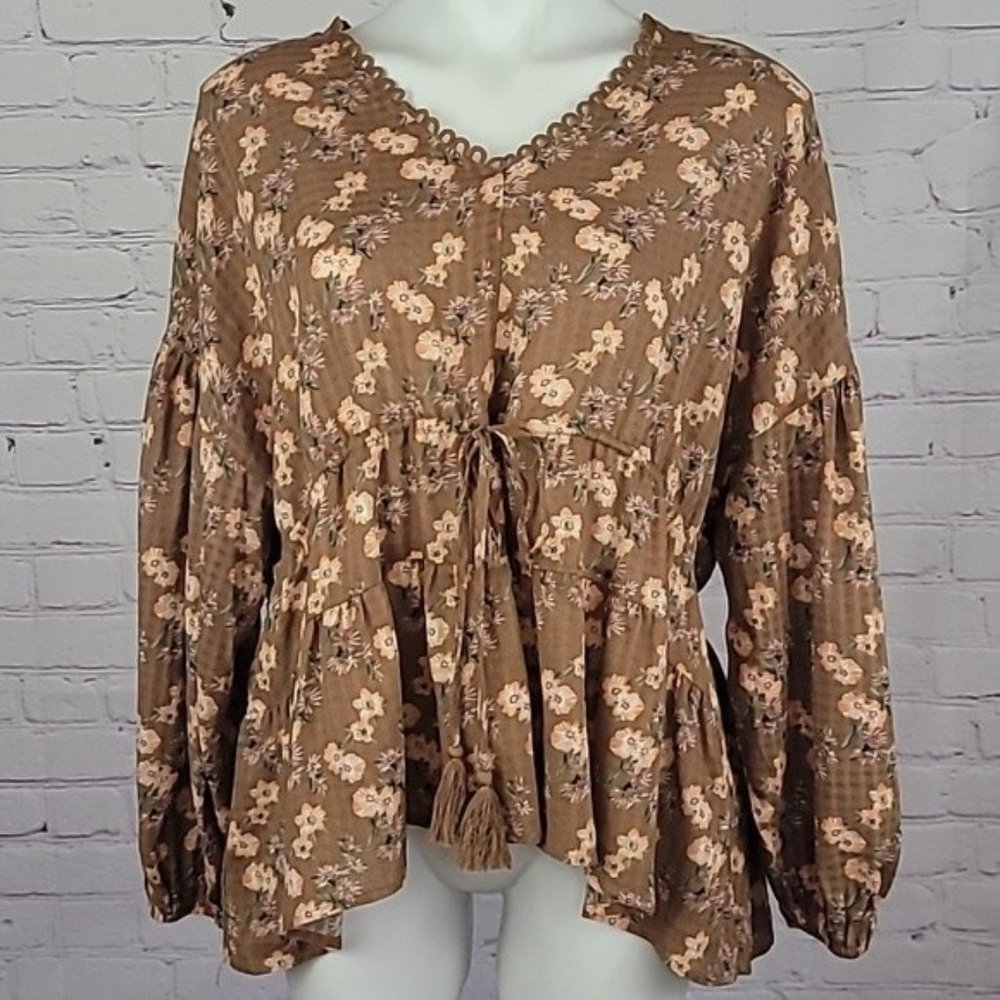 Easel Brown Long Sleeve Floral Print Top. Size Small
